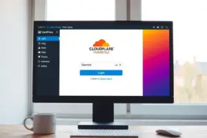 WordPress yönetim panelinde Cloudflare Turnstile doğrulama kutusu görünen bilgisayar ekranı